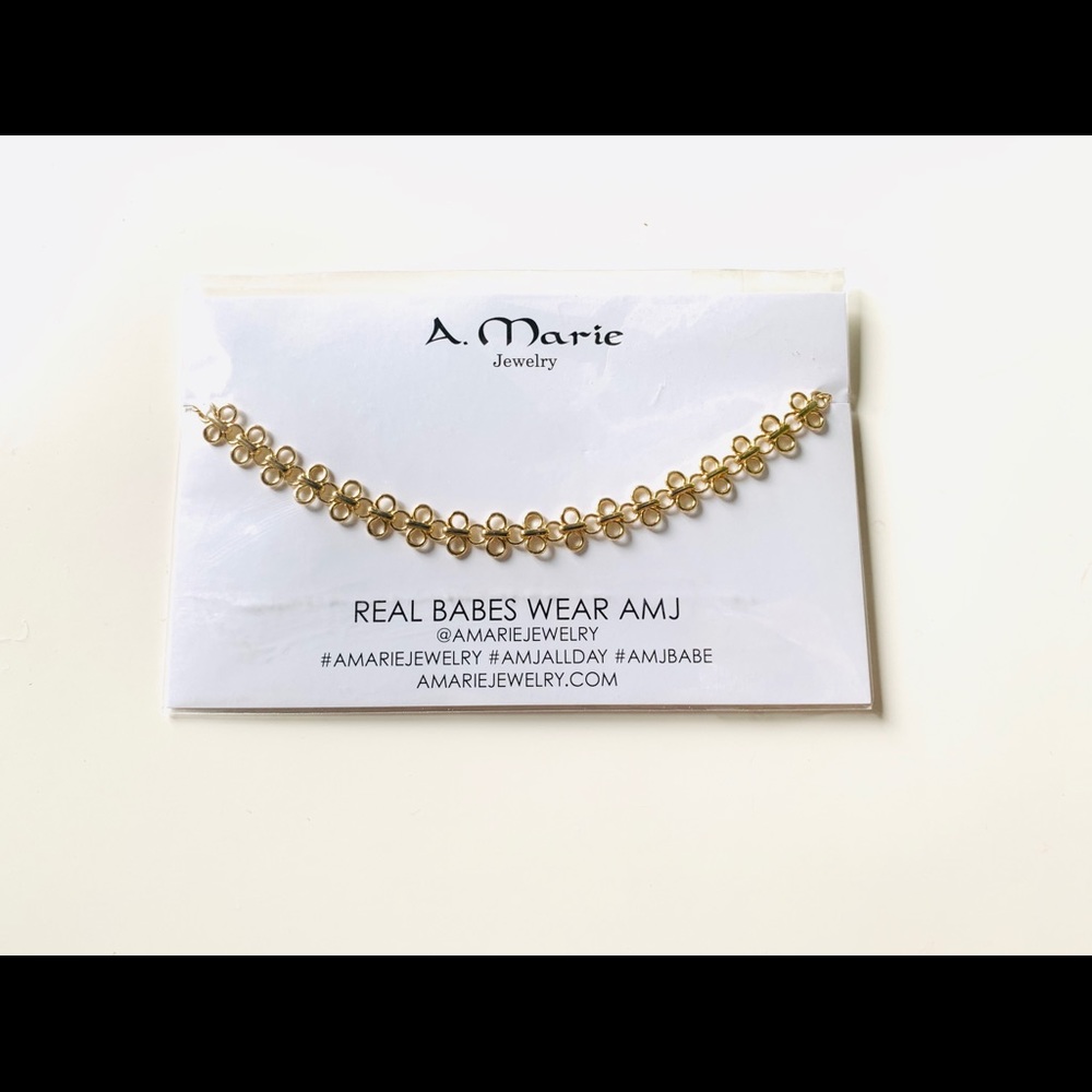 A Marie MiMi choker